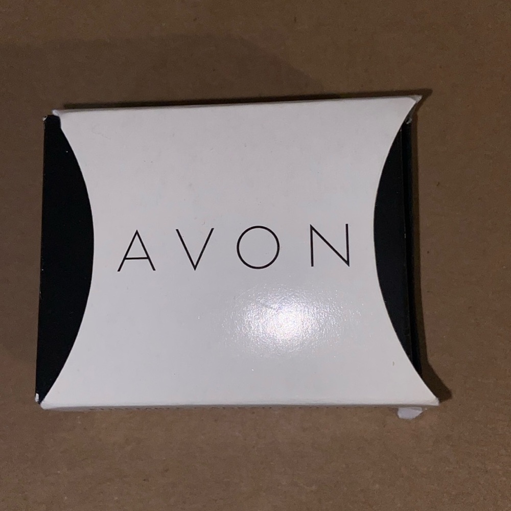 Avon: silver necklace with purple flowers